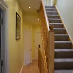 4 Bedroom Apt - 5 Mins To Tube