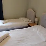 4 Bedroom Apt - 5 Mins To Tube