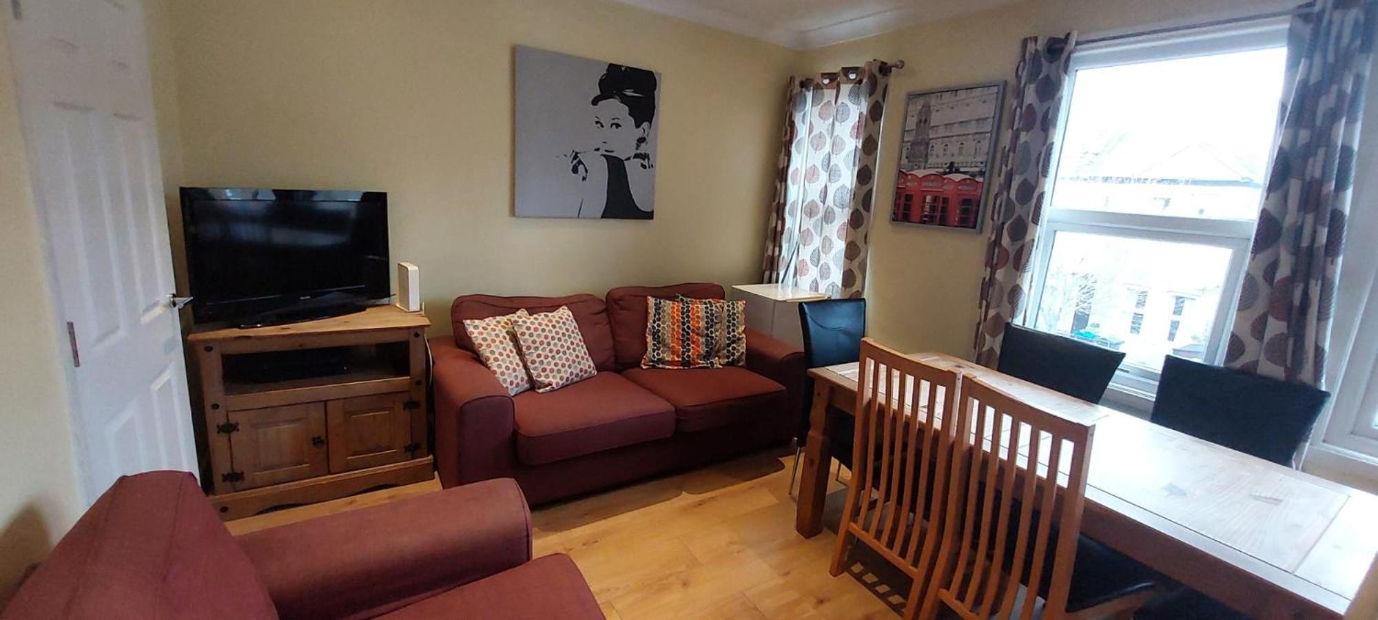 4 Bedroom - 5 Mins To Tube Londra