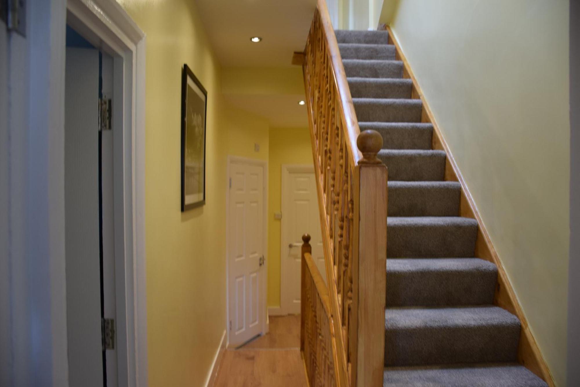 4 Bedroom - 5 Mins To Tube * Londra