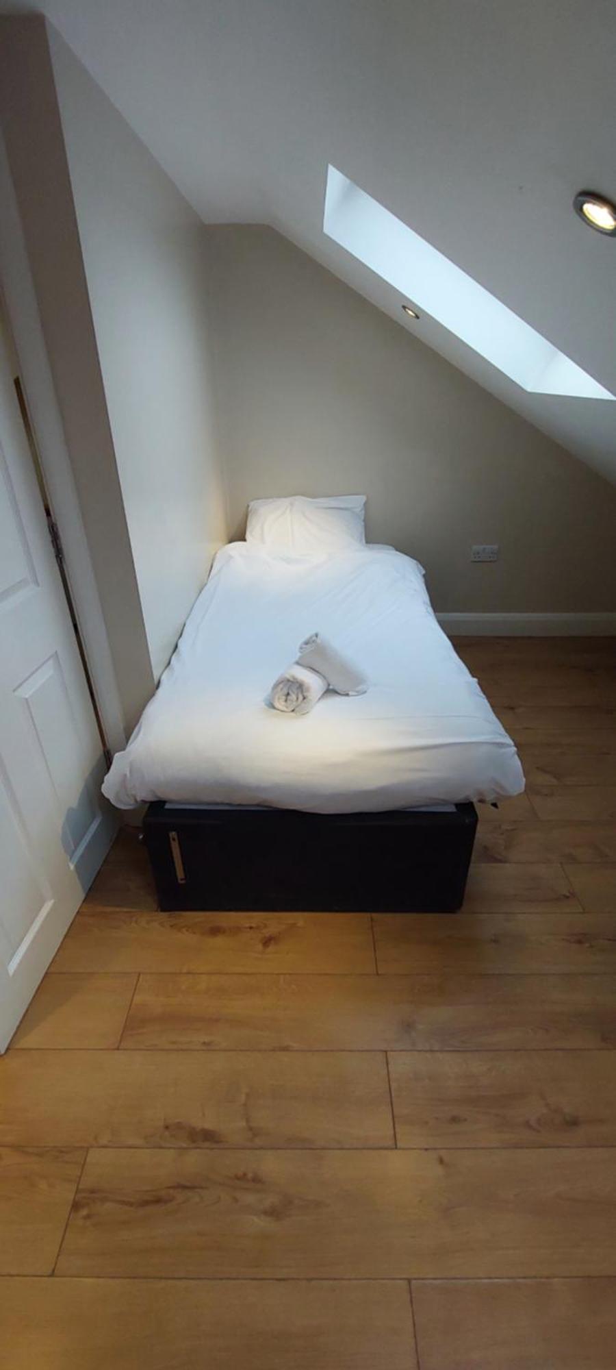 4 Bedroom - 5 Mins To Tube * Londra
