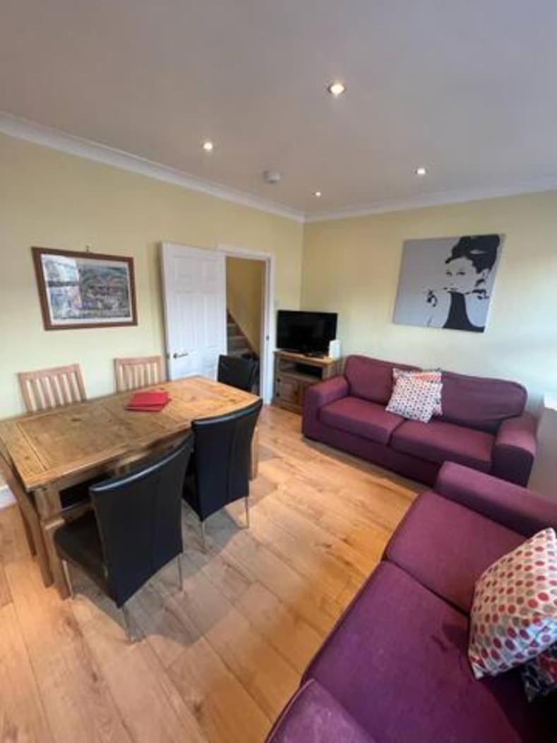 4 Bedroom - 5 Mins To Tube Appartamento